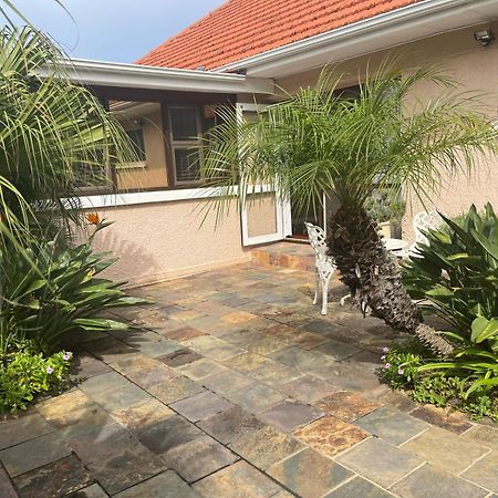 At Sta-Plus Guest House Port Elizabeth Dış mekan fotoğraf