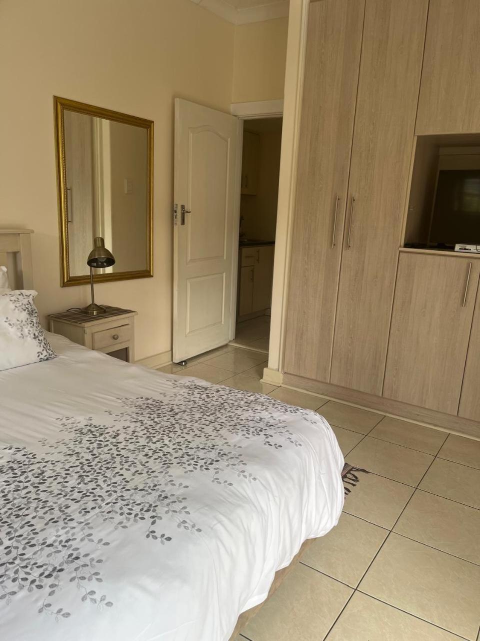 At Sta-Plus Guest House Port Elizabeth Dış mekan fotoğraf